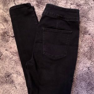 SO brand. Black pull on jeggings.